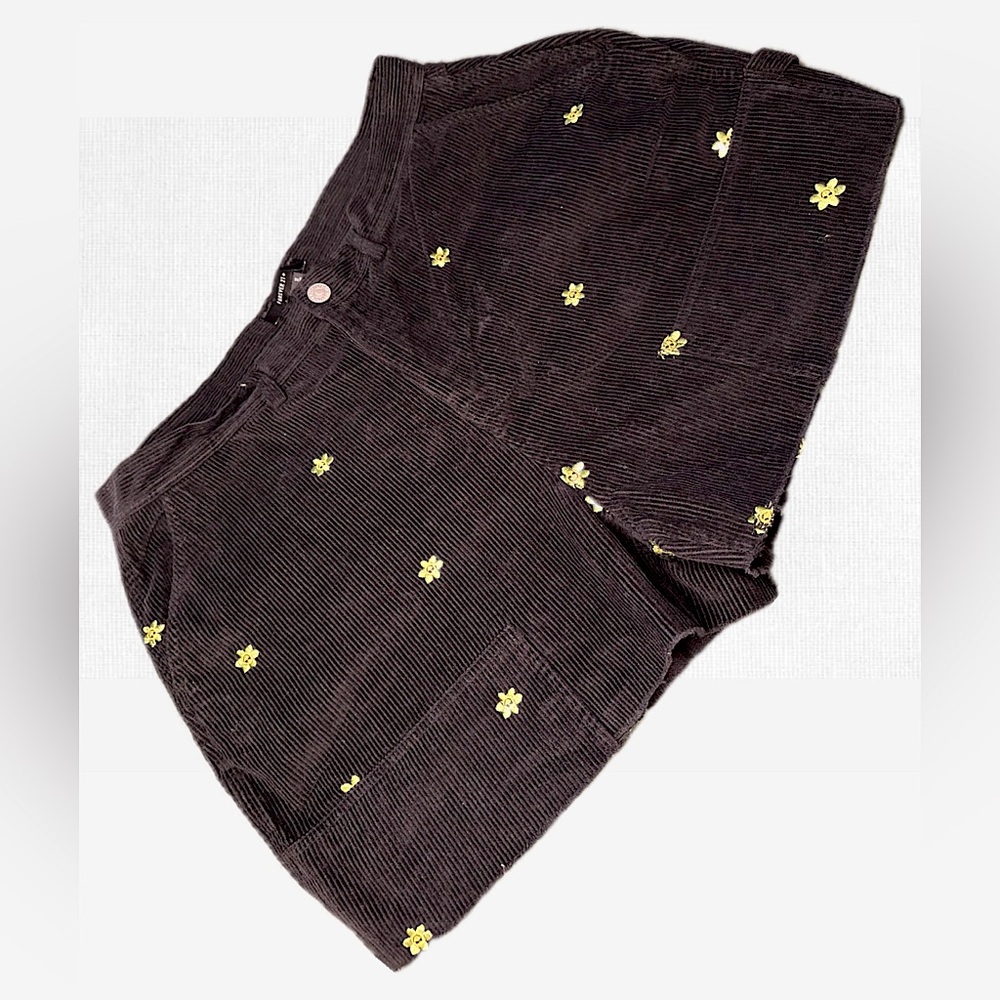 Brand new! FOREVER 21 plus size Happy Face Floral Shorts.